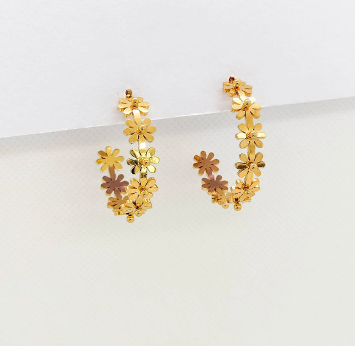 Gold daisy creole earring